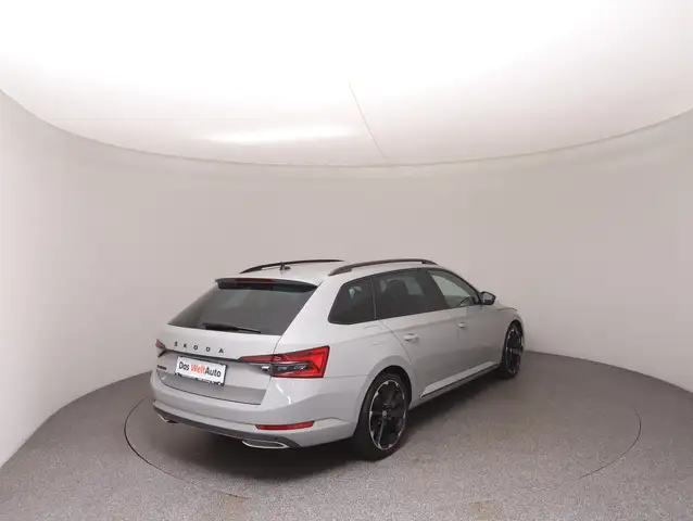 Skoda Superb view 4