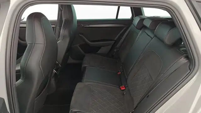 Skoda Superb view 11