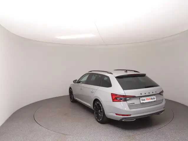 Skoda Superb view 5