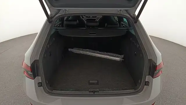Skoda Superb view 7