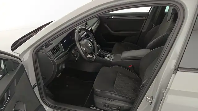 Skoda Superb view 9