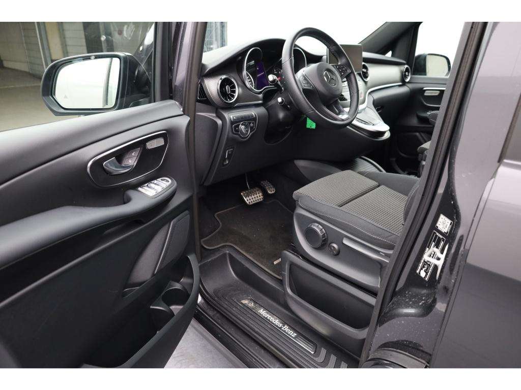 Mercedes-Benz V 220