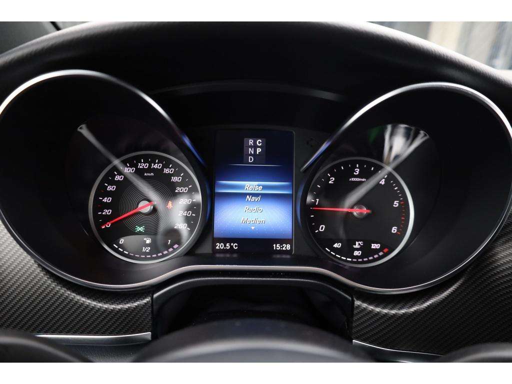 Mercedes-Benz V 220