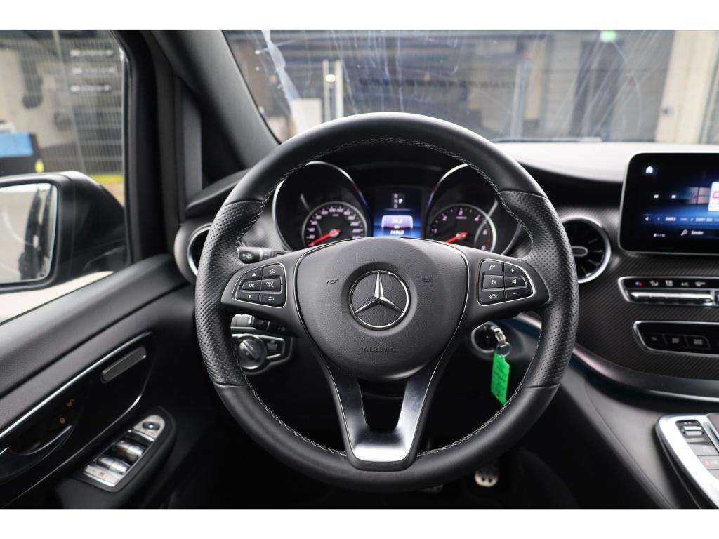 Mercedes-Benz V 220