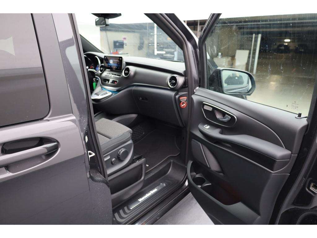 Mercedes-Benz V 220
