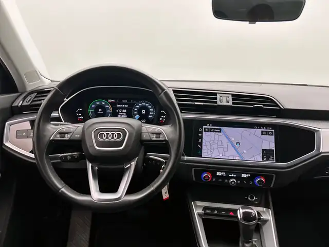 Audi Q3 view 21