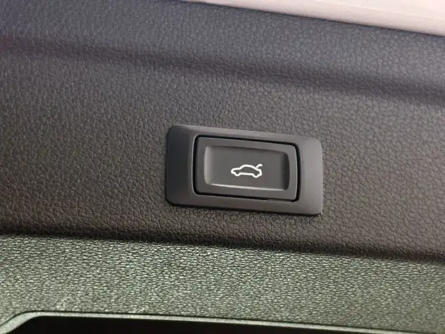 Audi Q3 view 23