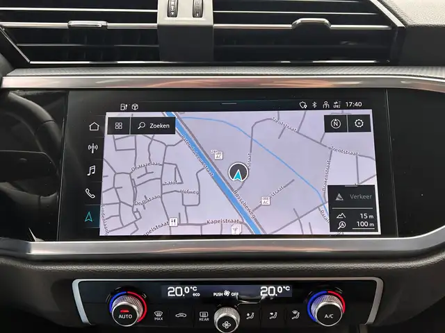 Audi Q3 view 9