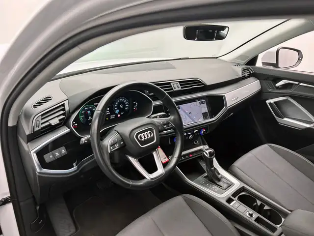 Audi Q3 view 22