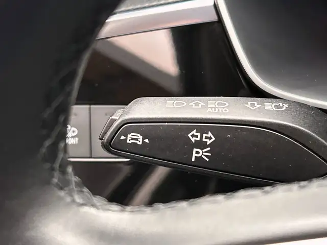 Audi Q3 view 18