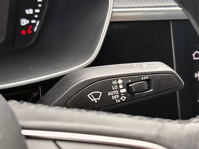 Audi Q3 view 12