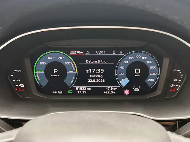 Audi Q3 view 16