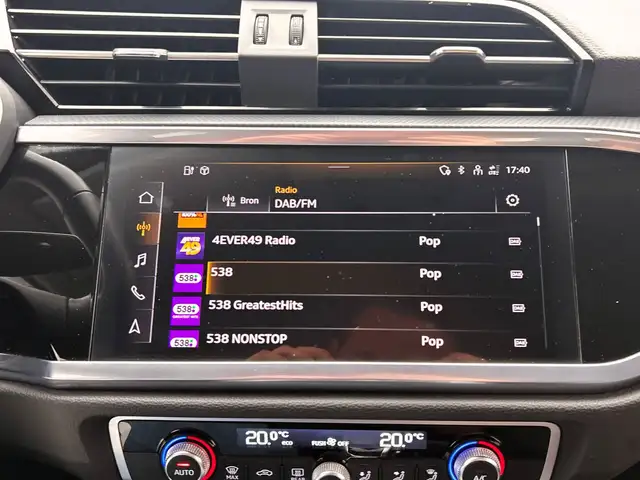 Audi Q3 view 11