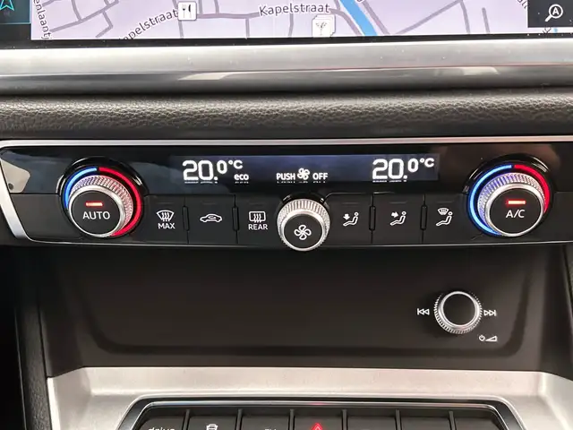 Audi Q3 view 15