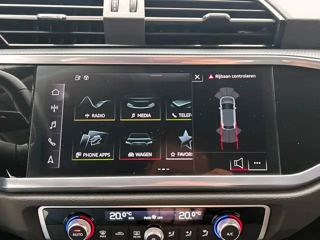 Audi Q3 view 20