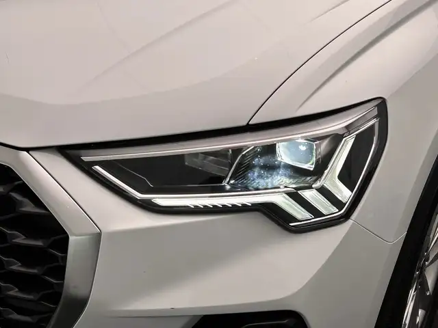 Audi Q3 view 27