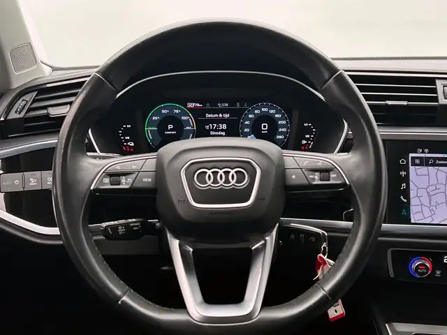 Audi Q3 view 25