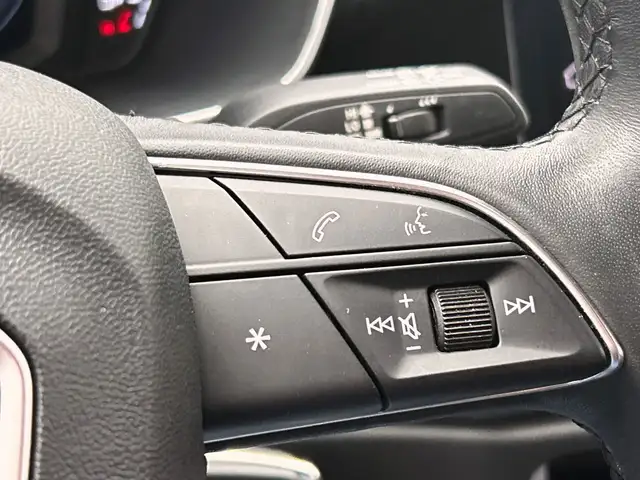 Audi Q3 view 8