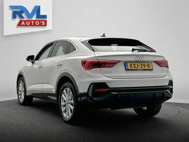 Audi Q3 view 3