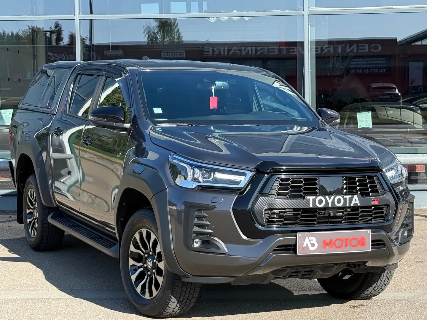 Toyota Hilux 2.8 D-4D 4WD GR Sport 4X4 TVAC 204CV GPS CAM FULL Gris - 1