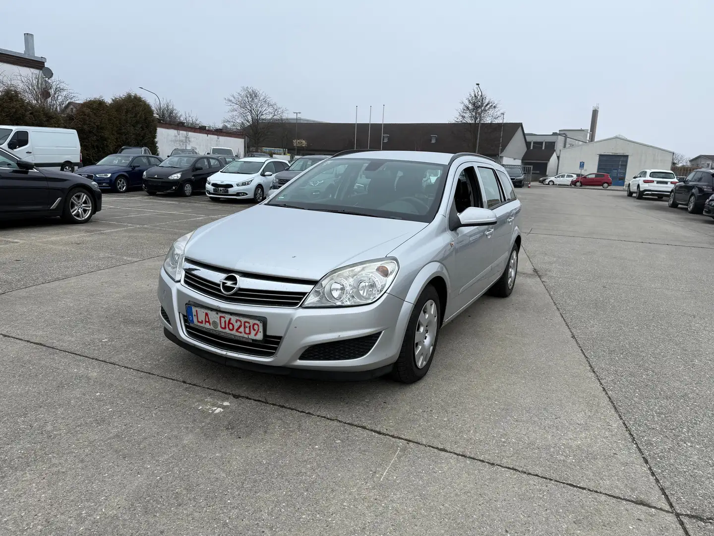 Opel Astra Edition Grau - 1