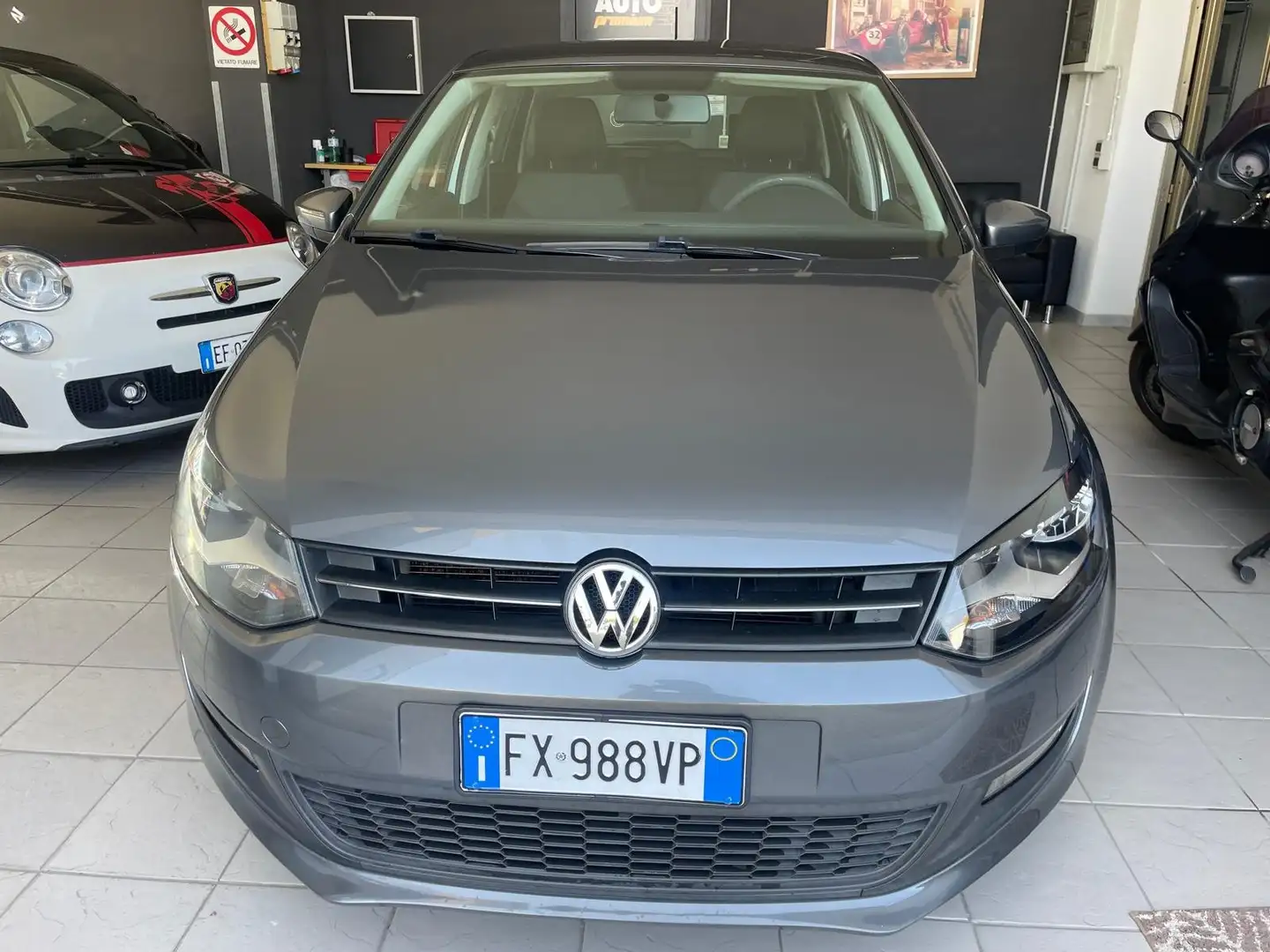 Volkswagen Polo Polo V 2009 3p 1.6 tdi bm Highline Gris - 2