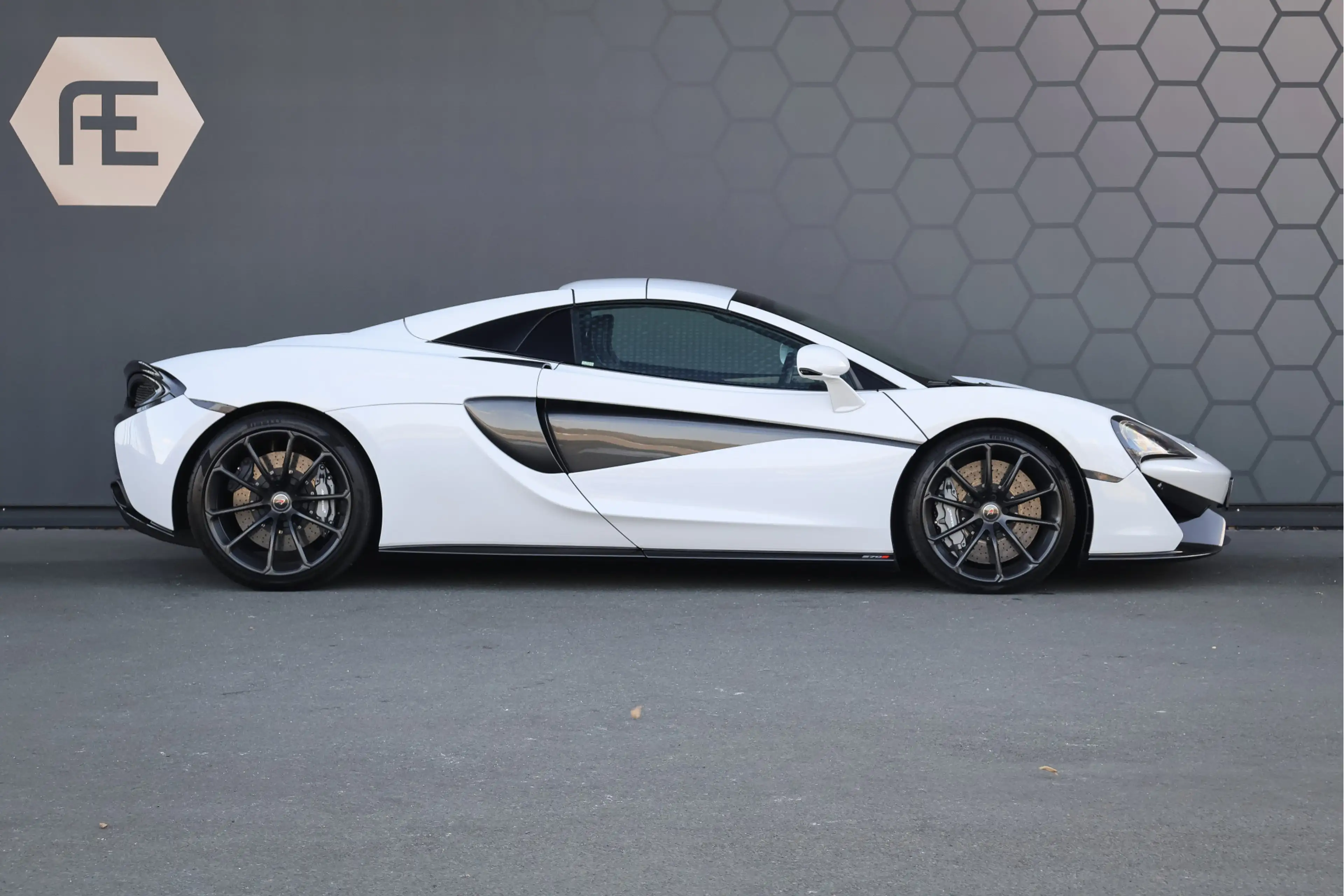 McLaren 570S Spider | CARBON INTERIEUR | BOWERS & WILKENS | CRU — photo 7