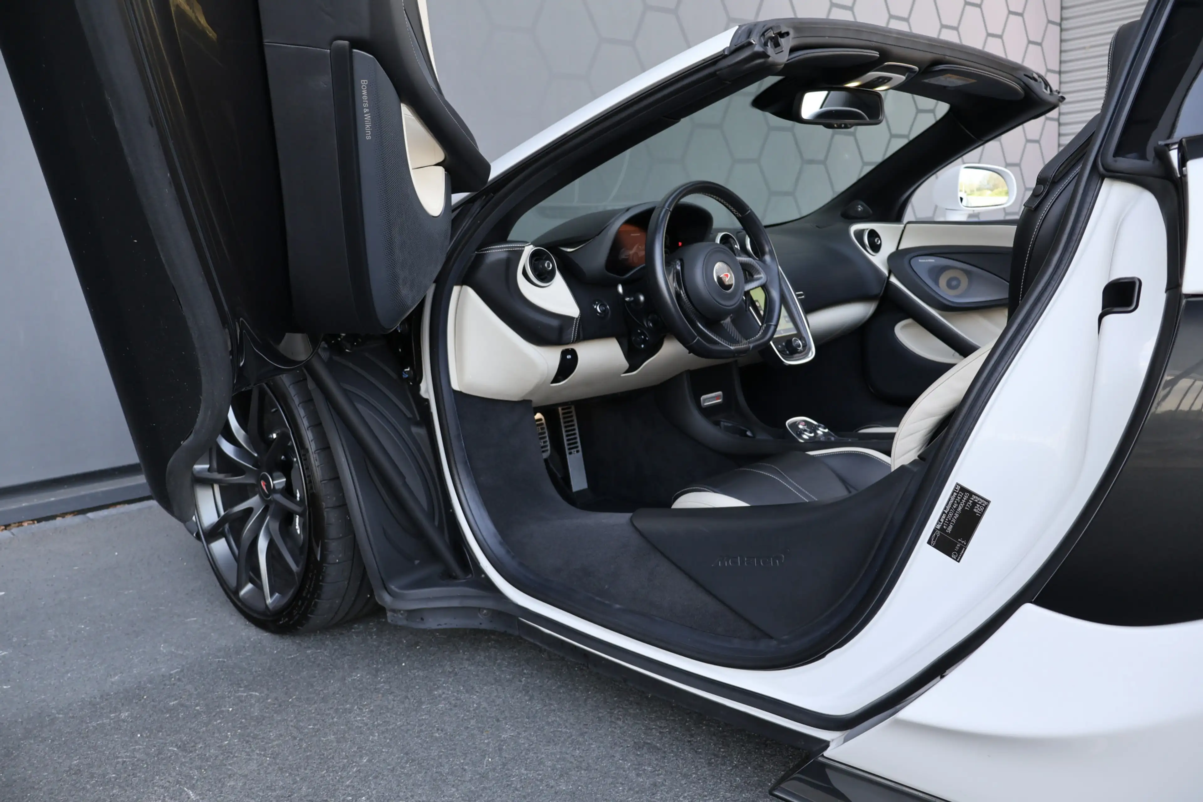 McLaren 570S Spider | CARBON INTERIEUR | BOWERS & WILKENS | CRU — photo 39