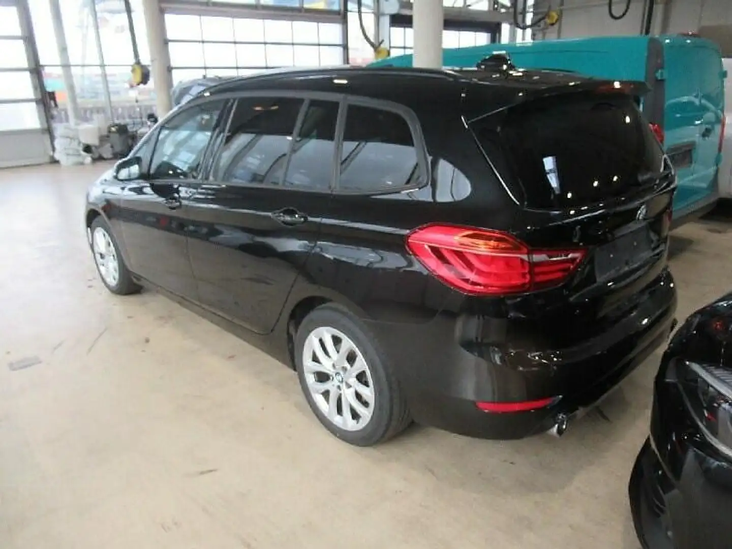 BMW 218 d Gran Tourer Advantage AUT/LED/Navi/RFK/SHZ/HUD/P Schwarz - 2