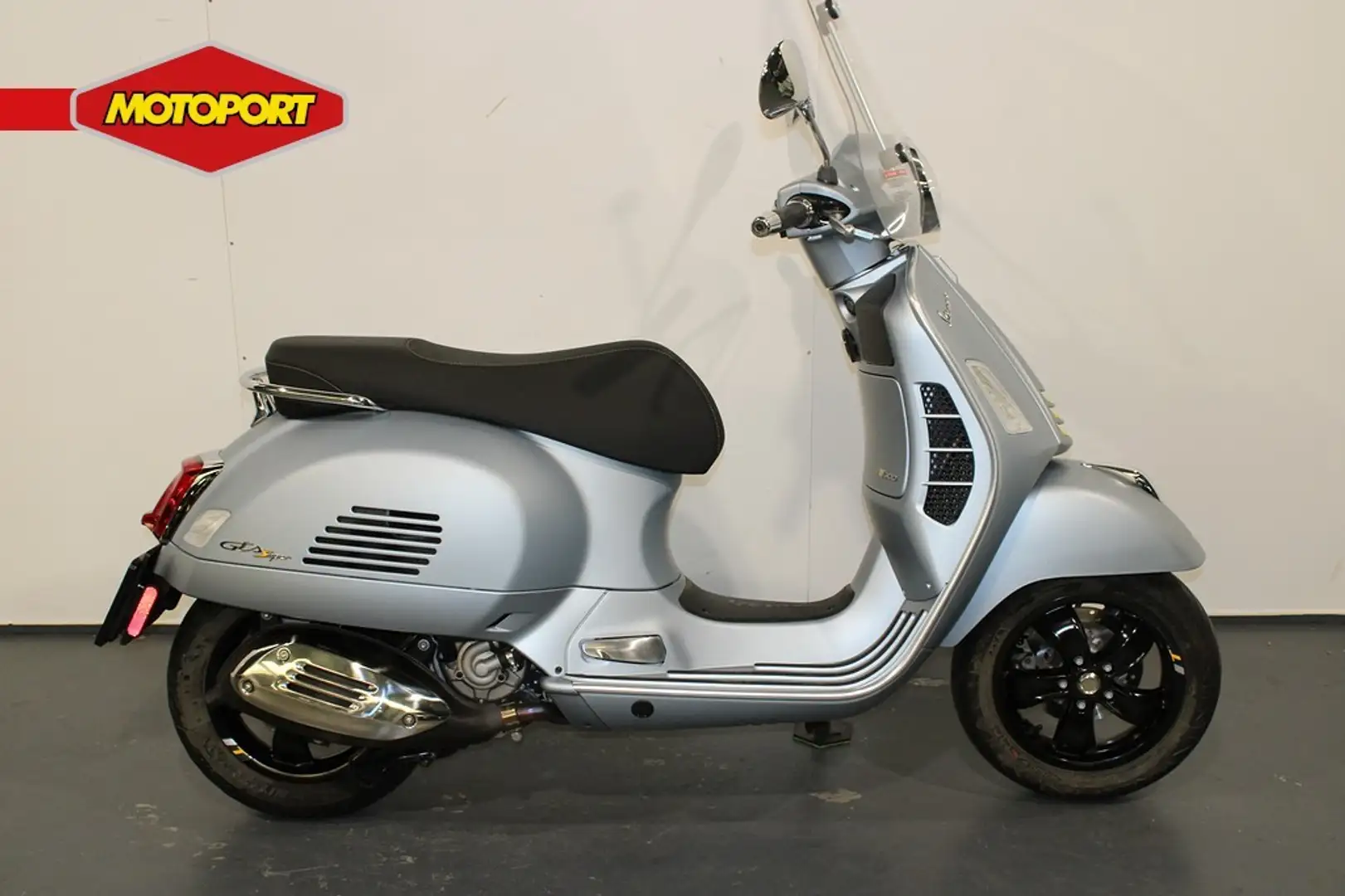 Vespa GTS Super Tech 300 Noir - 1