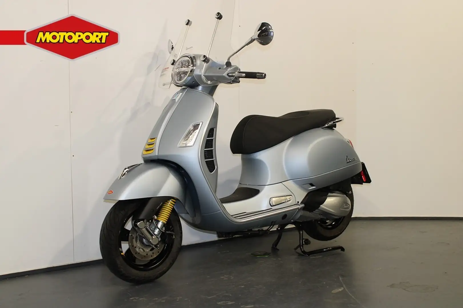 Vespa GTS Super Tech 300 Noir - 2