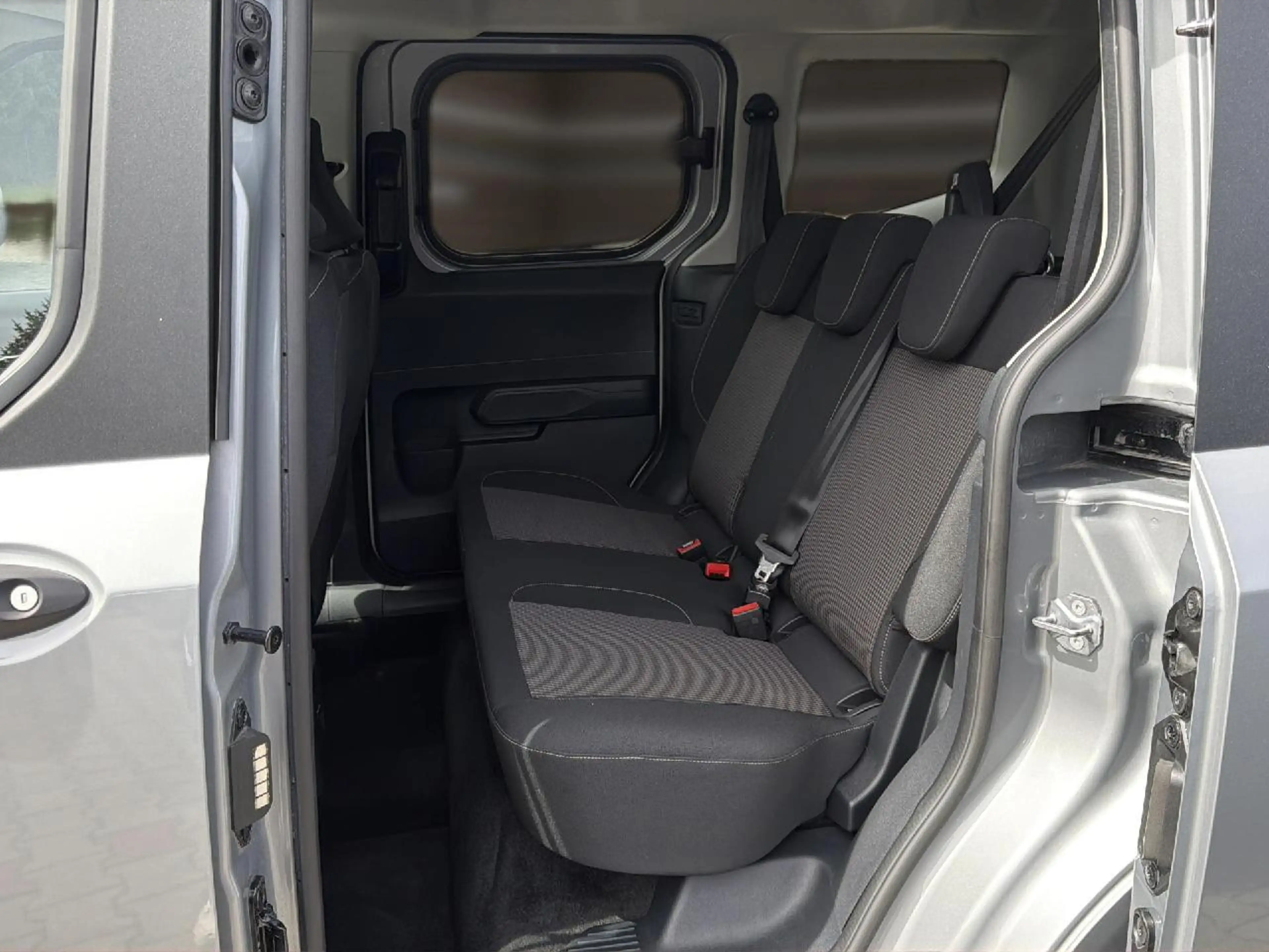 Ford Tourneo Courier Trend — photo 14