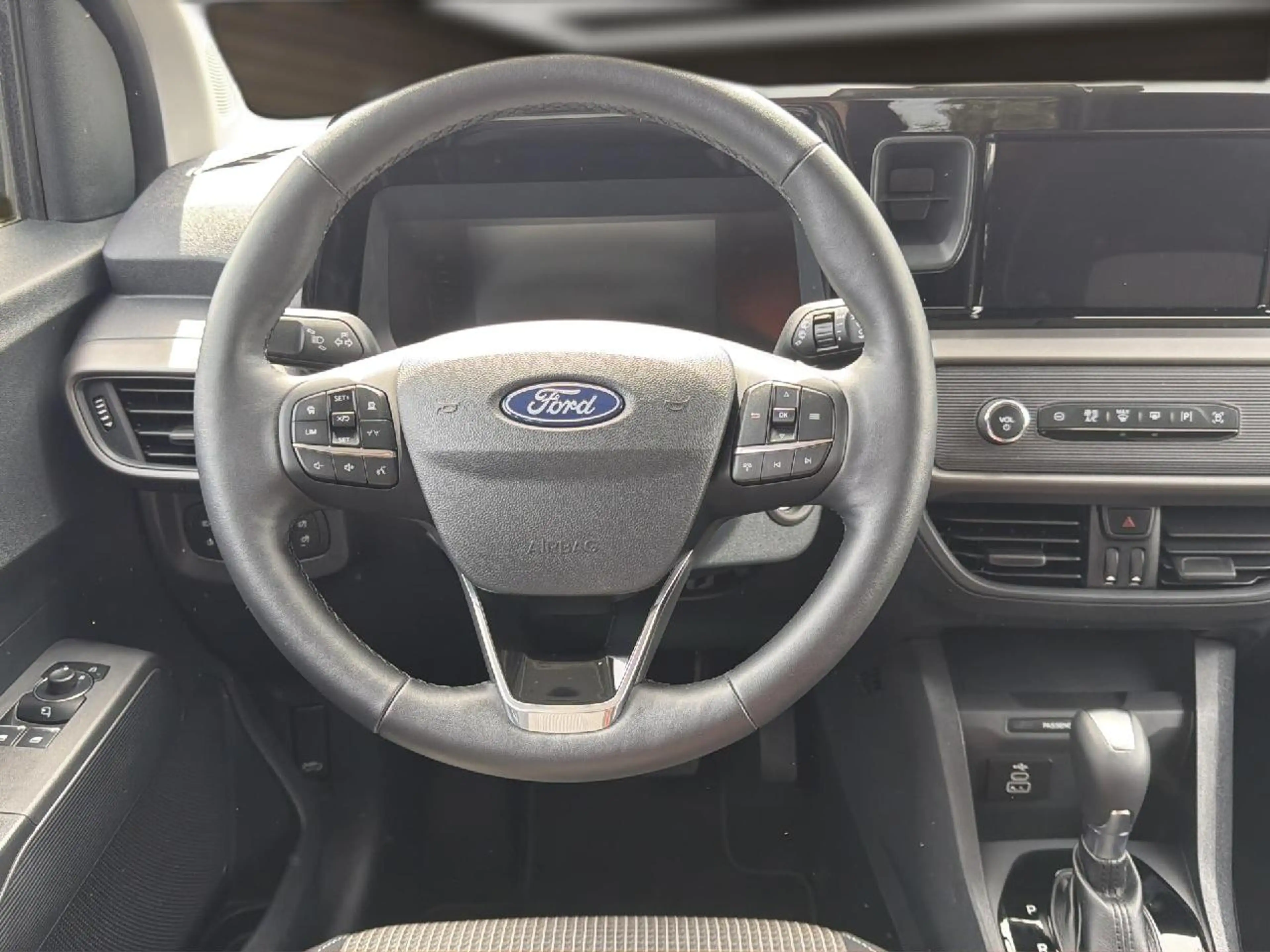 Ford Tourneo Courier Trend — photo 12