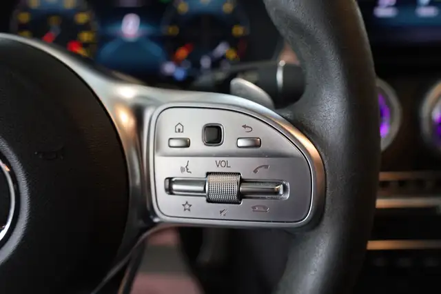 Mercedes-Benz C-Class view 21