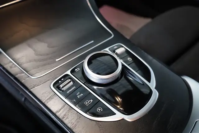 Mercedes-Benz C-Class view 23