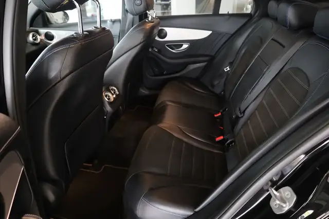 Mercedes-Benz 220 view 12