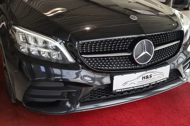 Mercedes-Benz 220 view 10