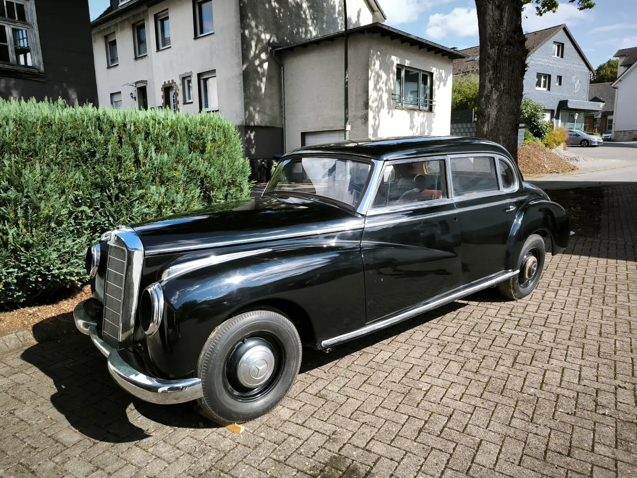 Mercedes-Benz 300, foto 1