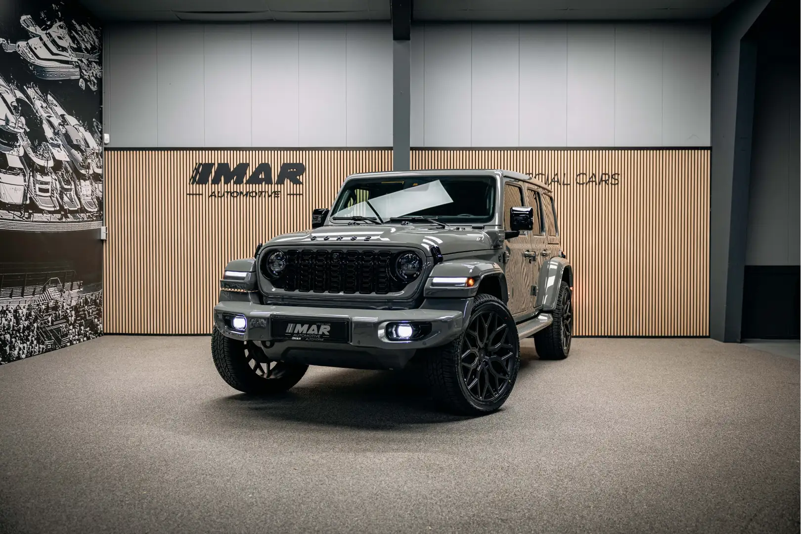 Jeep Wrangler Unlimited 4xe 380 Sahara Full Custom Jeep Wrangler Grijs - 1