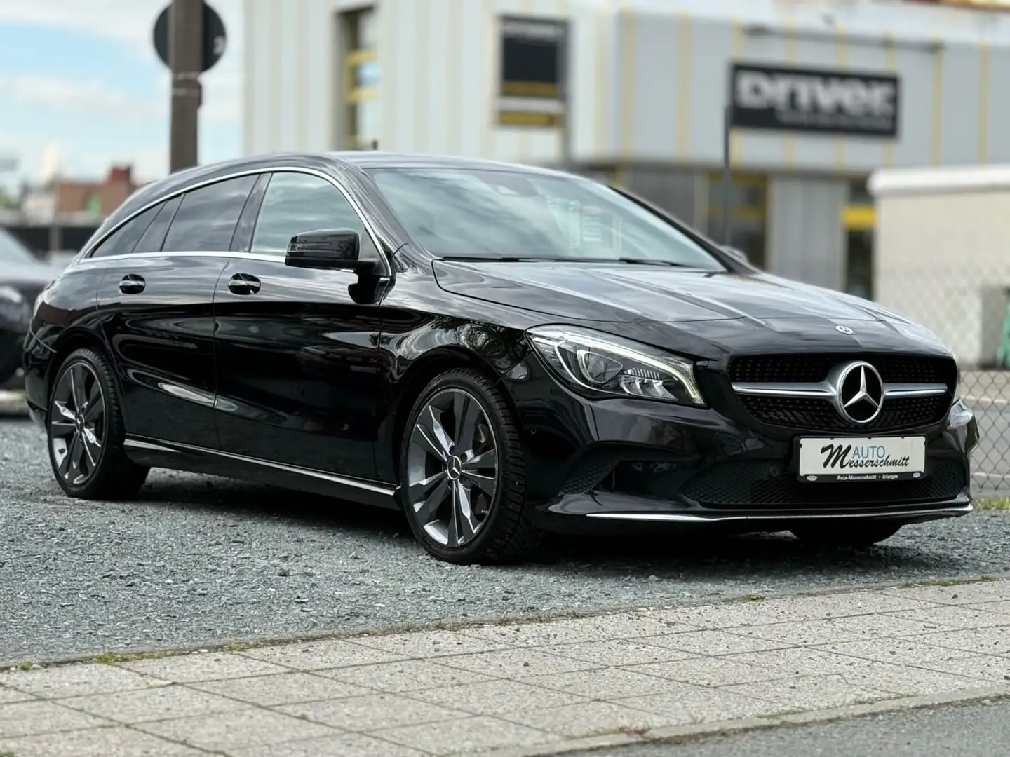 Mercedes-Benz CLA 200 Shooting Brake AUTOMATIK NAVI LED SHZ Zwart - 1
