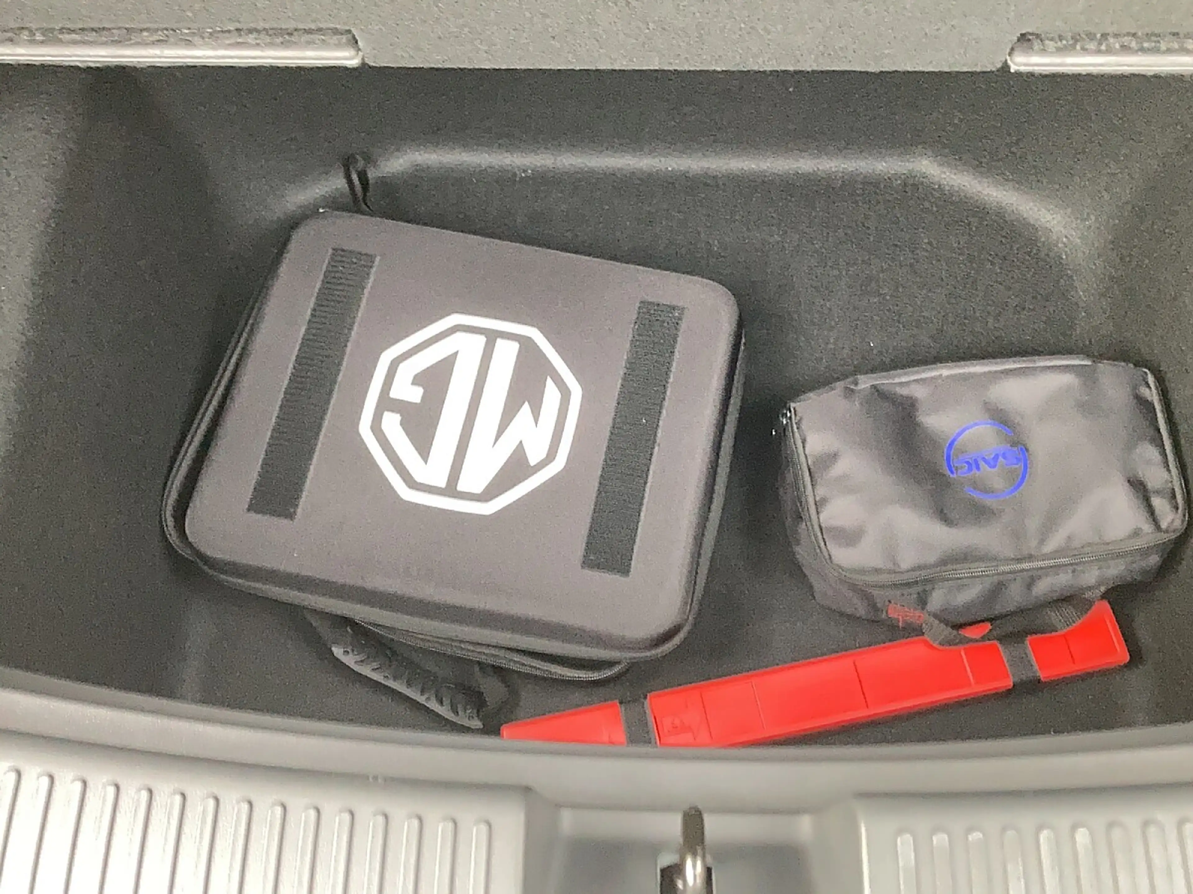 MG MG4 EV Urban 54 kWh Luxury + Metallic + Ö Paket! — photo 13