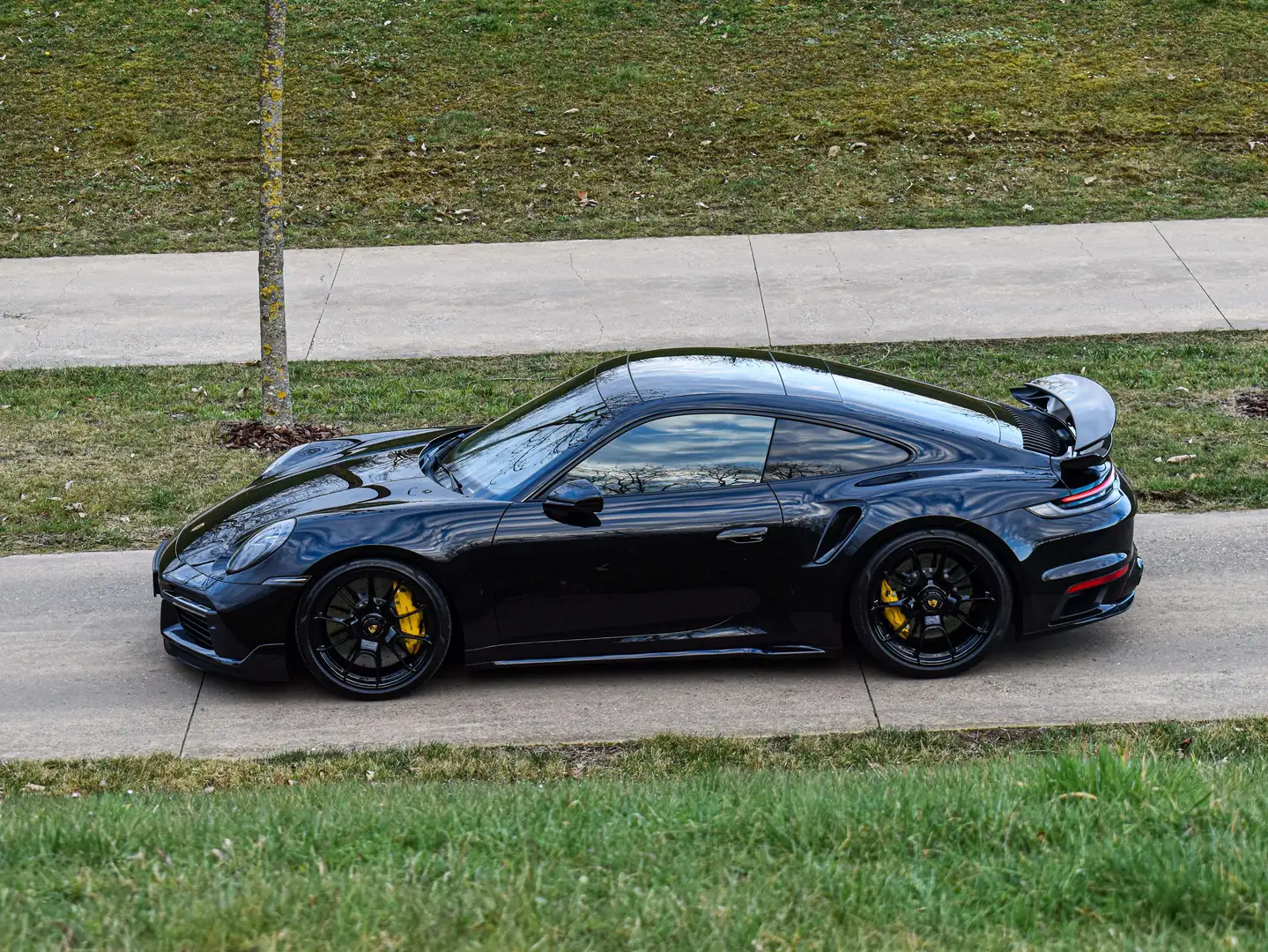 Porsche 992 911 Turbo S / Sport Design / Exclusive Manufaktur Negro - 2