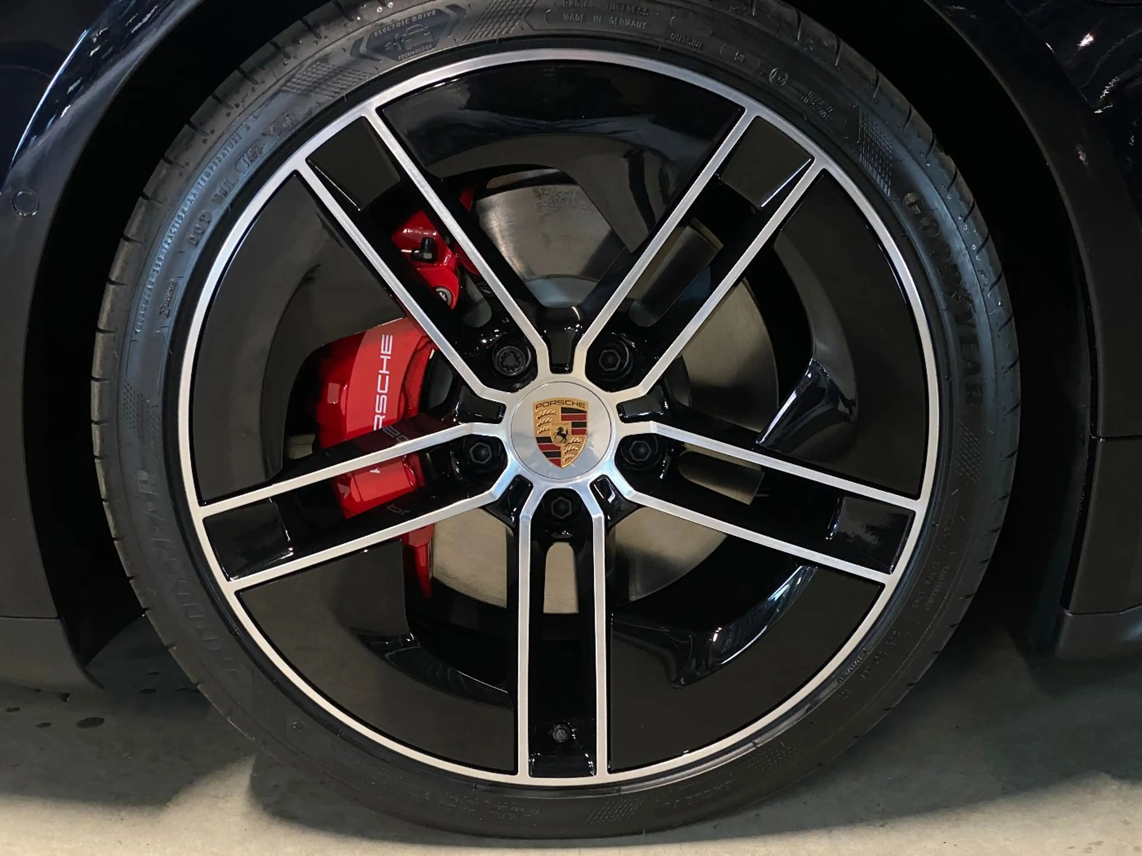 Porsche Taycan 4S Sport Turismo Black Edition | Panorama — photo 9