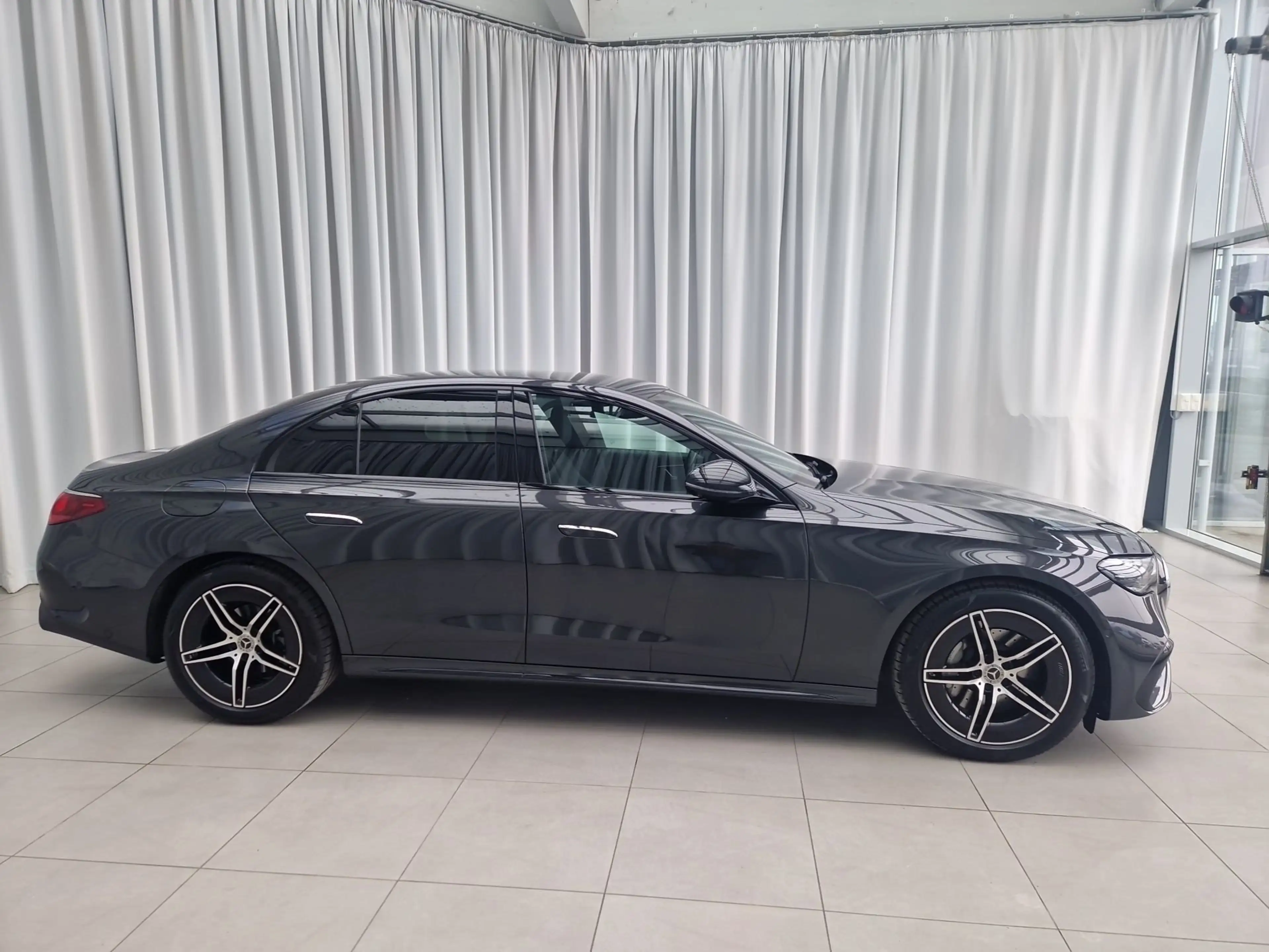 Mercedes-Benz E 220 d Limousine SpurW Winterp. SportS. — photo 4