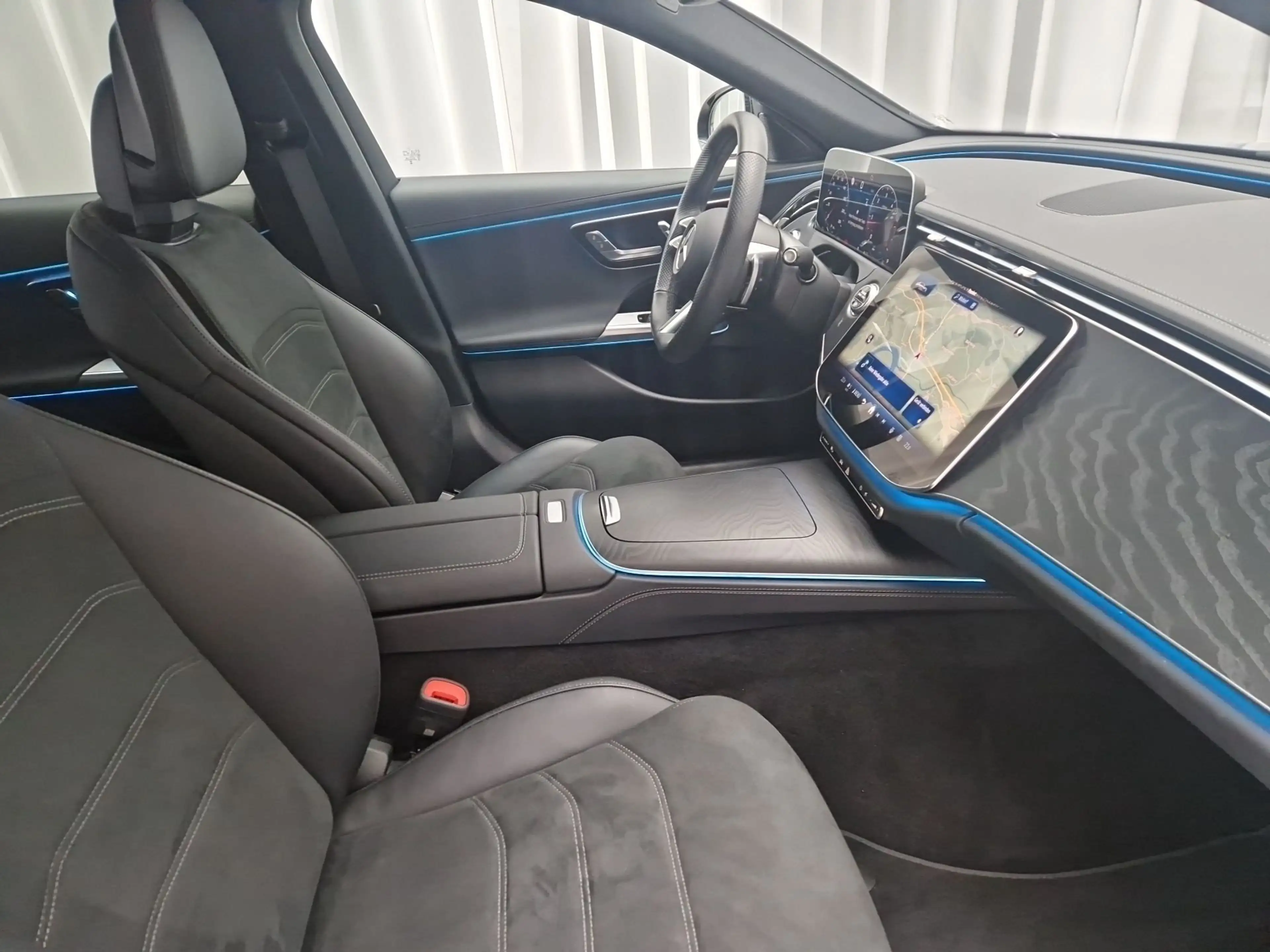 Mercedes-Benz E 220 d Limousine SpurW Winterp. SportS. — photo 21