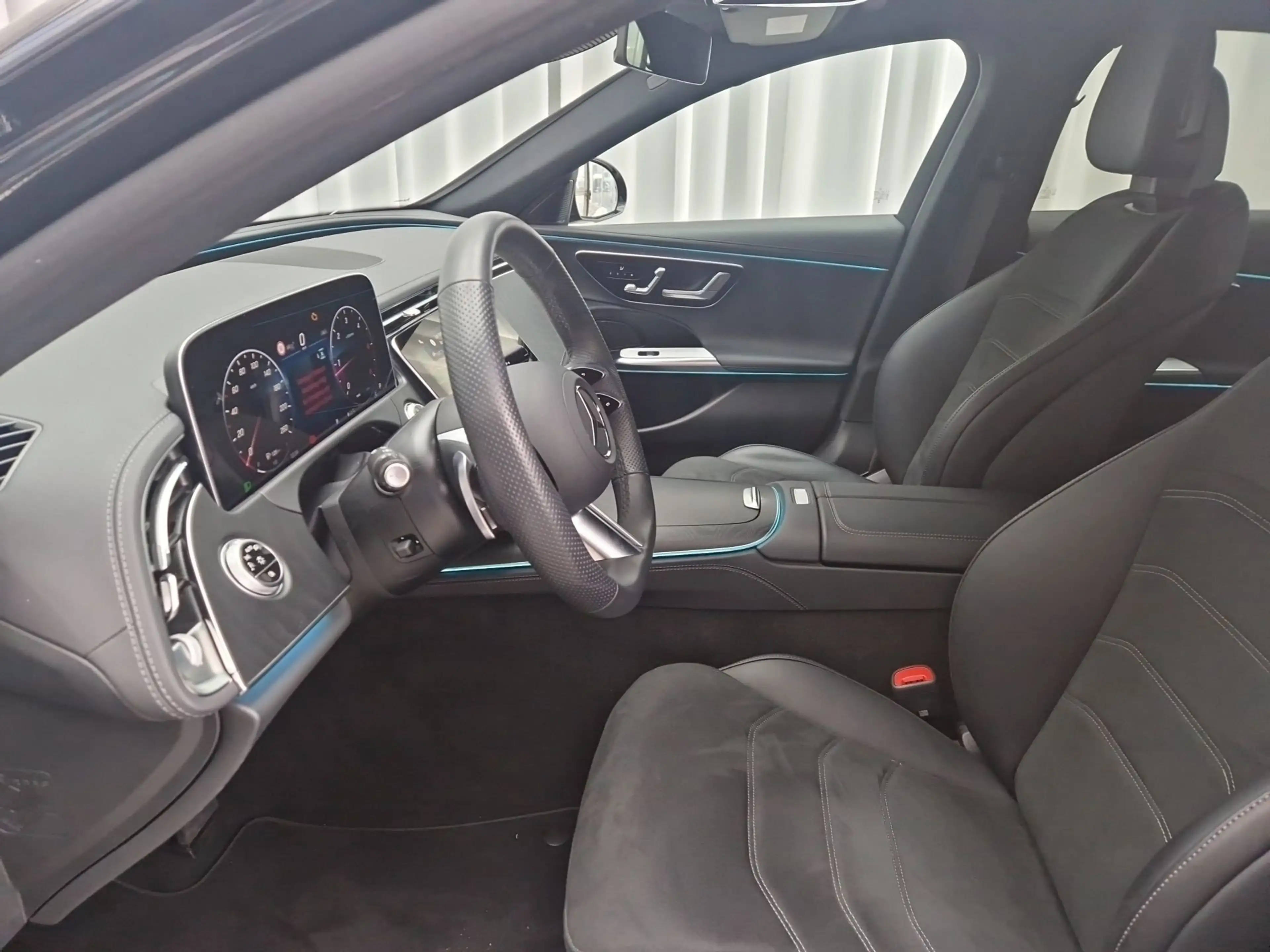 Mercedes-Benz E 220 d Limousine SpurW Winterp. SportS. — photo 13