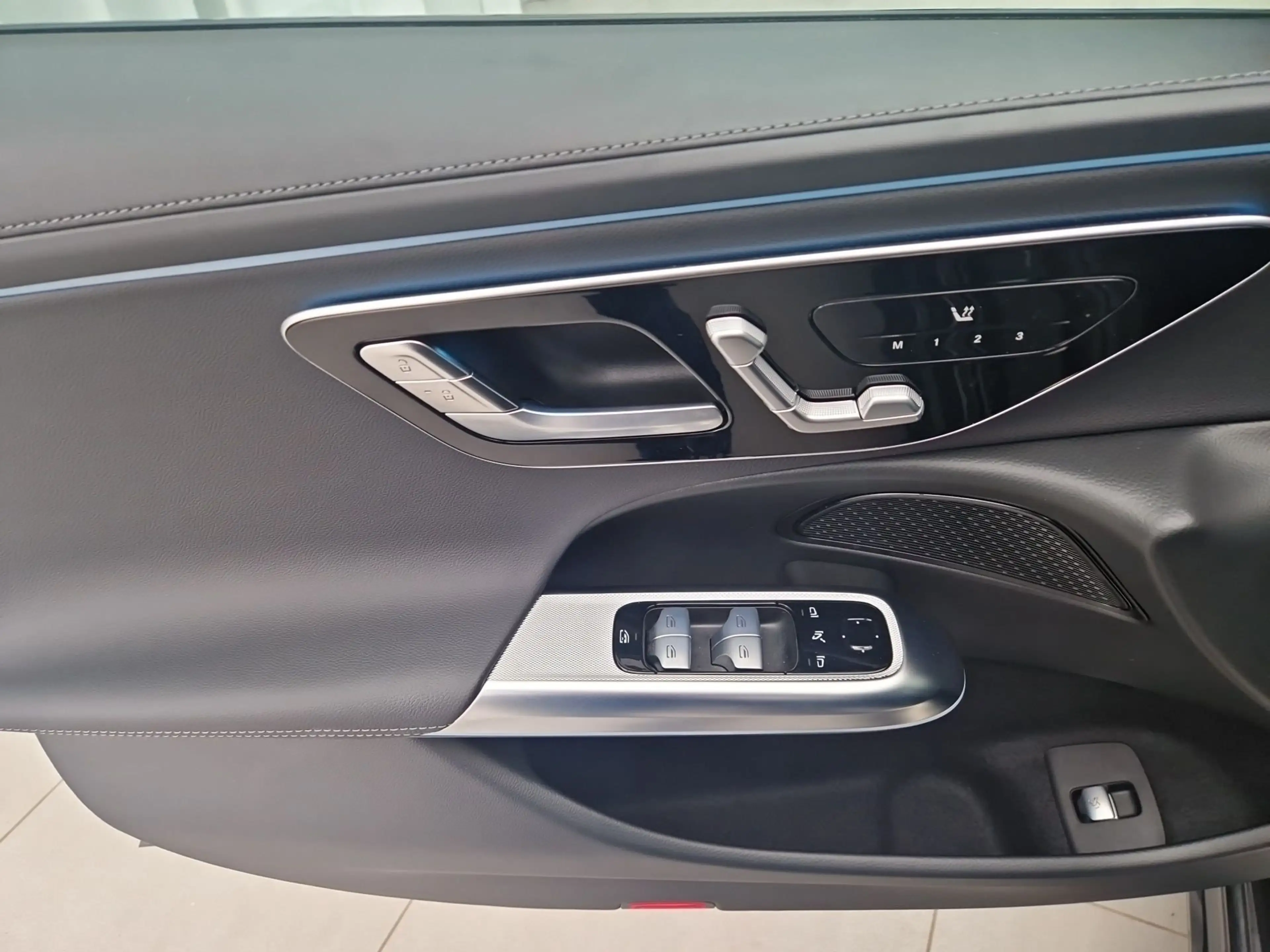 Mercedes-Benz E 220 d Limousine SpurW Winterp. SportS. — photo 14