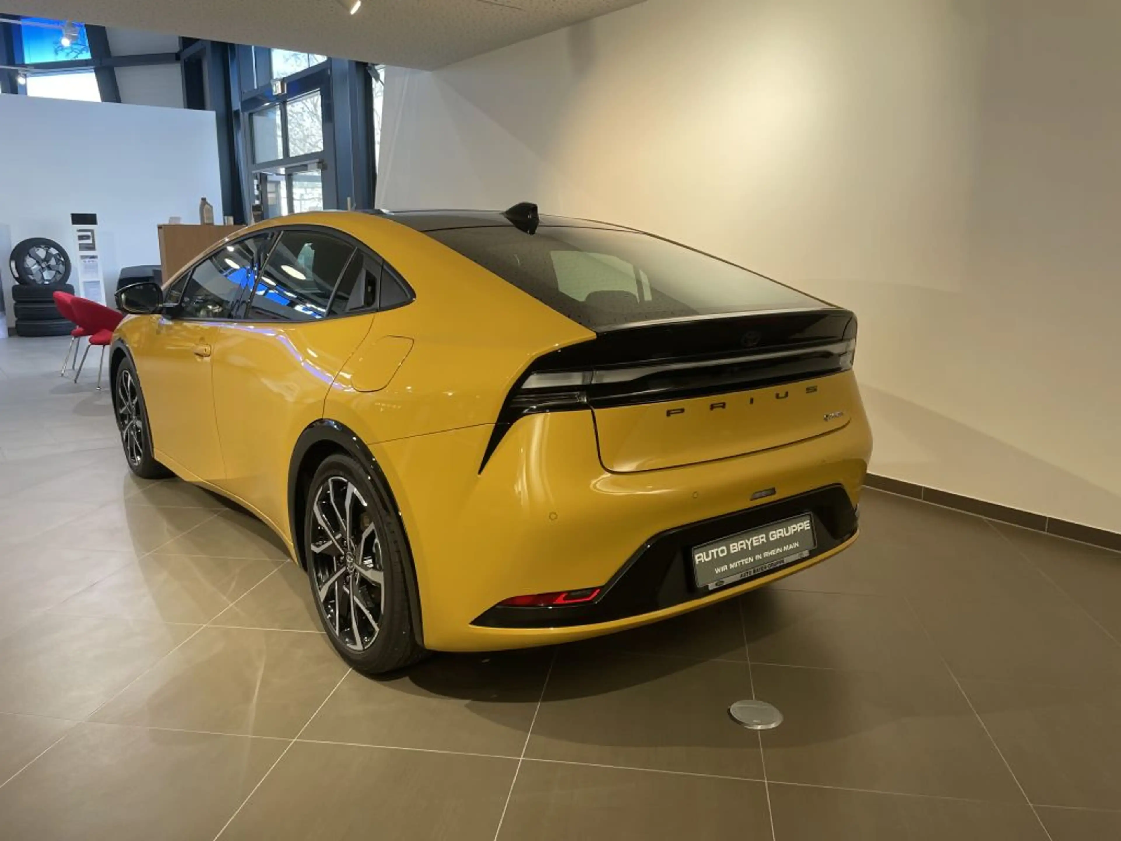 Toyota Prius Plug-in Hybrid Executive — photo 4