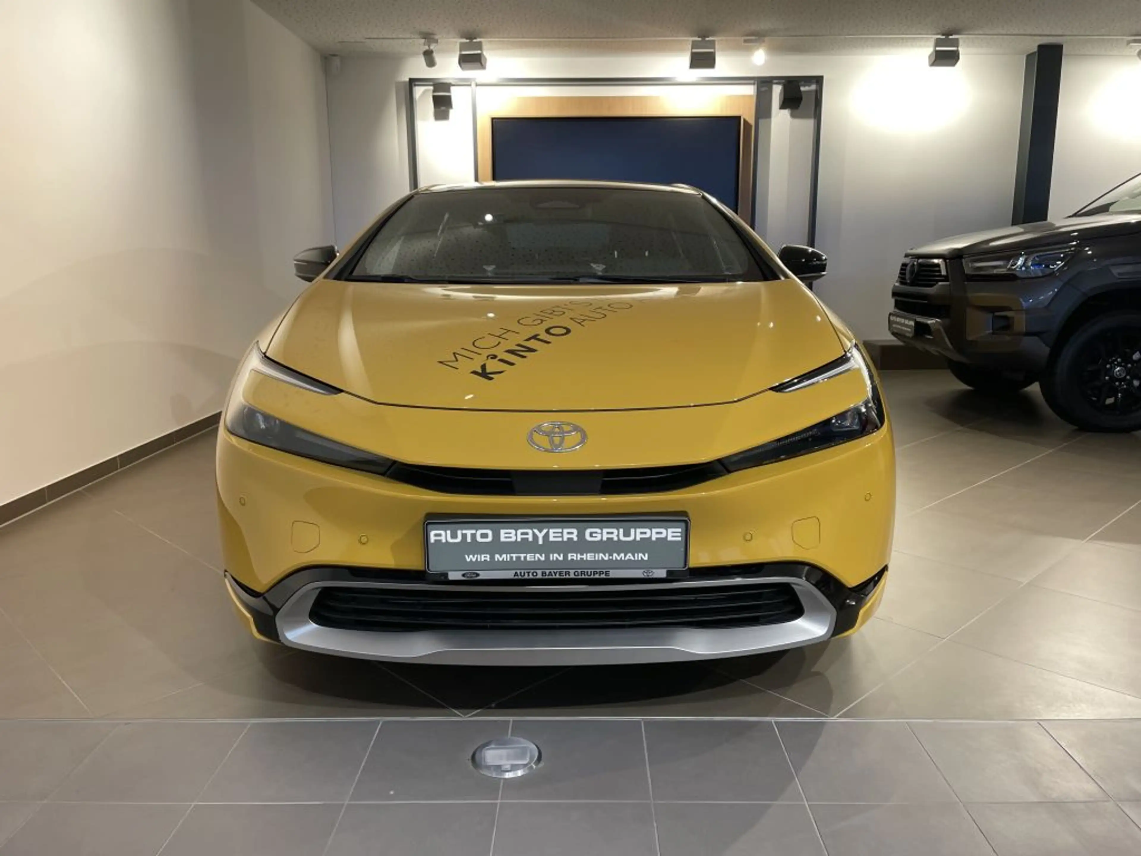 Toyota Prius Plug-in Hybrid Executive — photo 7