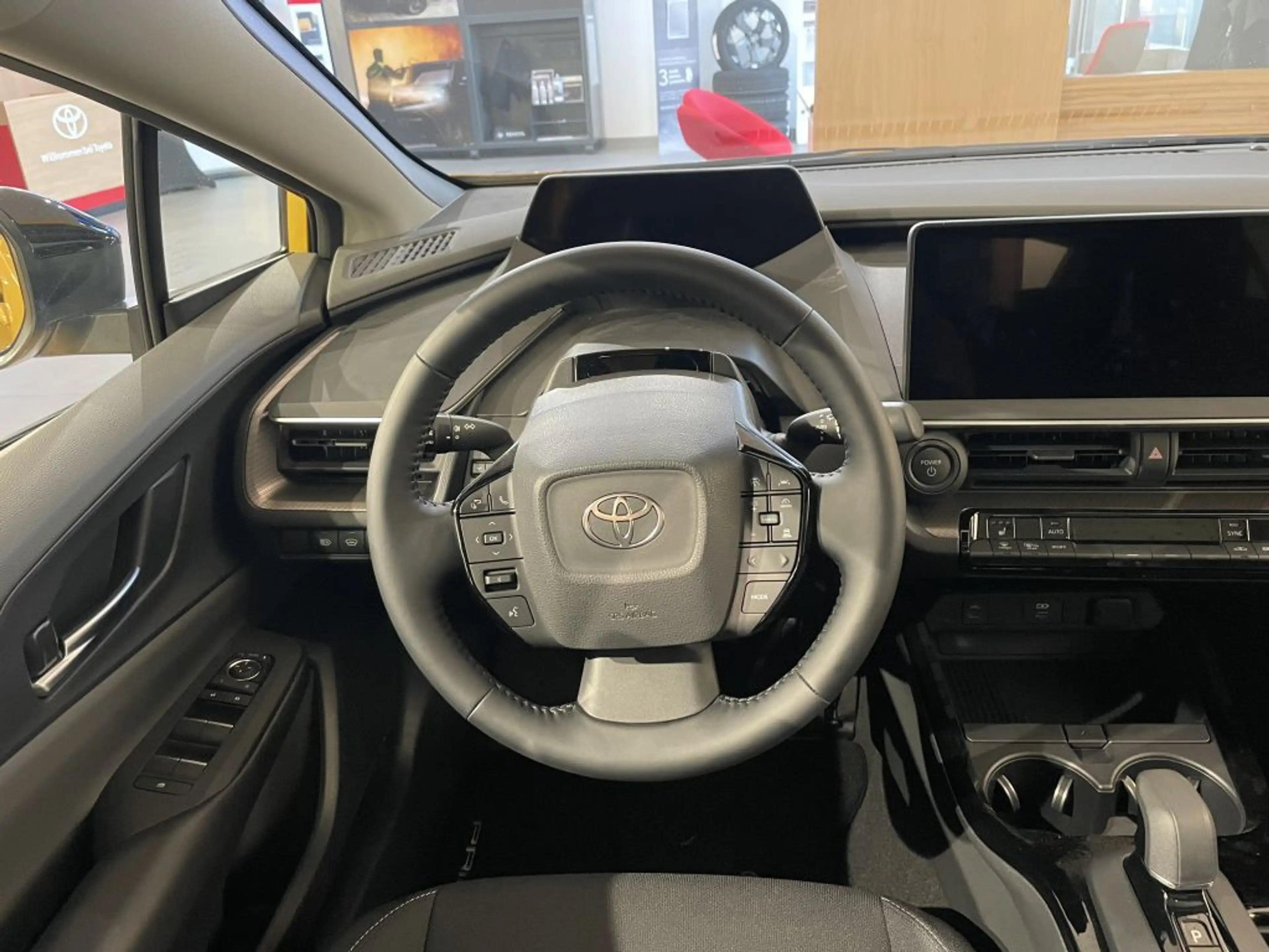Toyota Prius Plug-in Hybrid Executive — photo 9